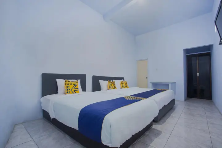 Слуке: Hotel Kurnia by OYO Rooms