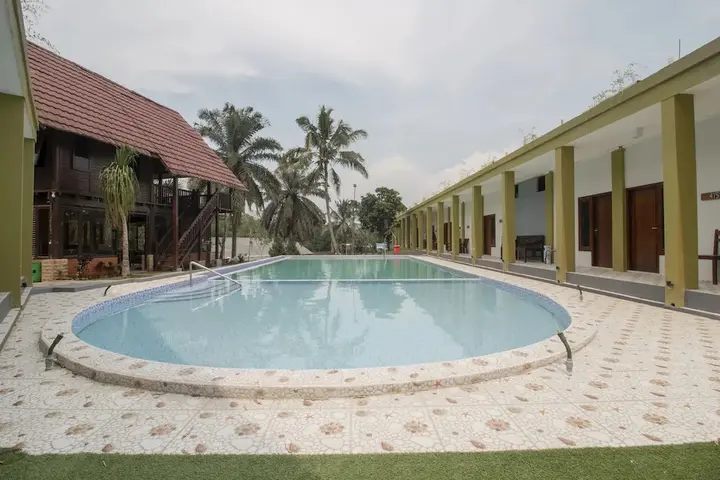 Маланг: Bwalk Hotel by OYO Rooms