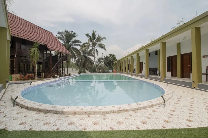 Маланг: Bwalk Hotel by OYO Rooms