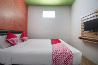 Маланг: Bwalk Hotel by OYO Rooms