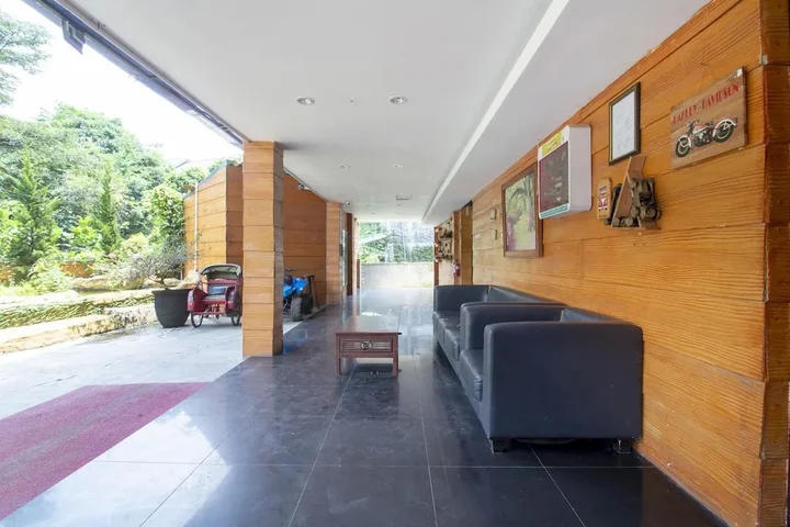 Маланг: Bwalk Hotel by OYO Rooms