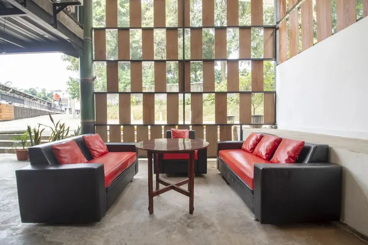 Маланг: Bwalk Hotel by OYO Rooms