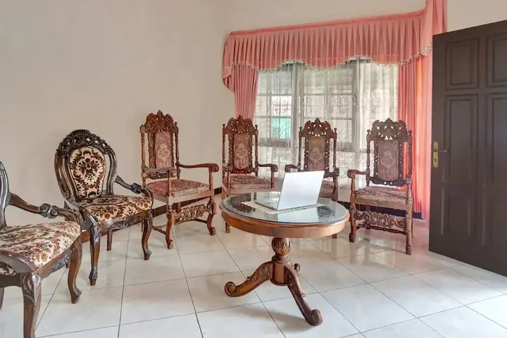 Маланг: SPOT ON 90539 Taman Borobudur Guest House Syariah