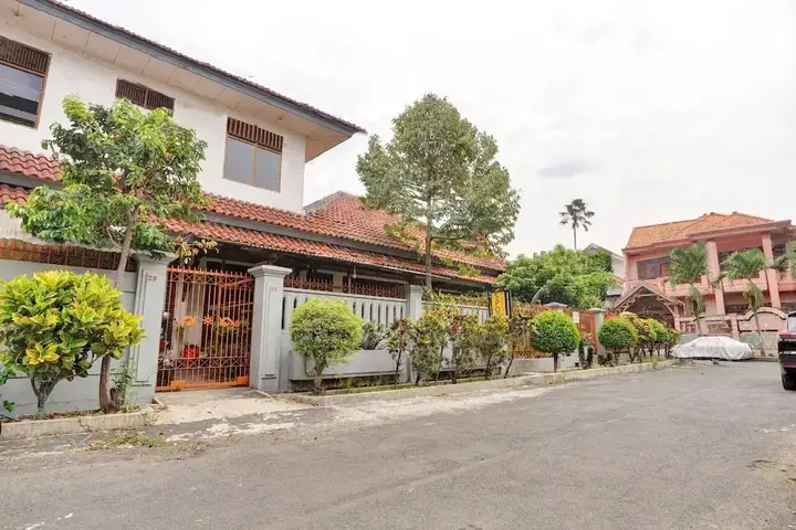 SPOT ON 90539 Taman Borobudur Guest House Syariah — фото 1