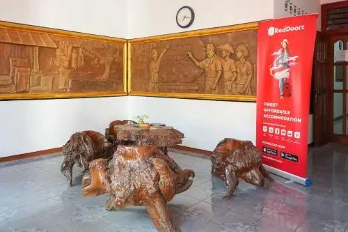 RedDoorz Plus @ Alun Alun Nganjuk — фото 1