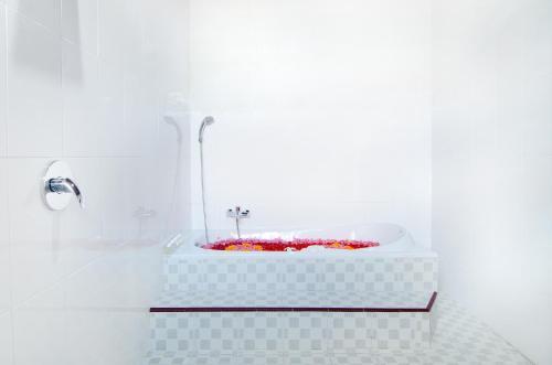 Тембок: Mesari House