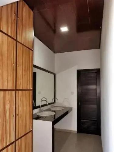 Тангеранг: Guest House 555