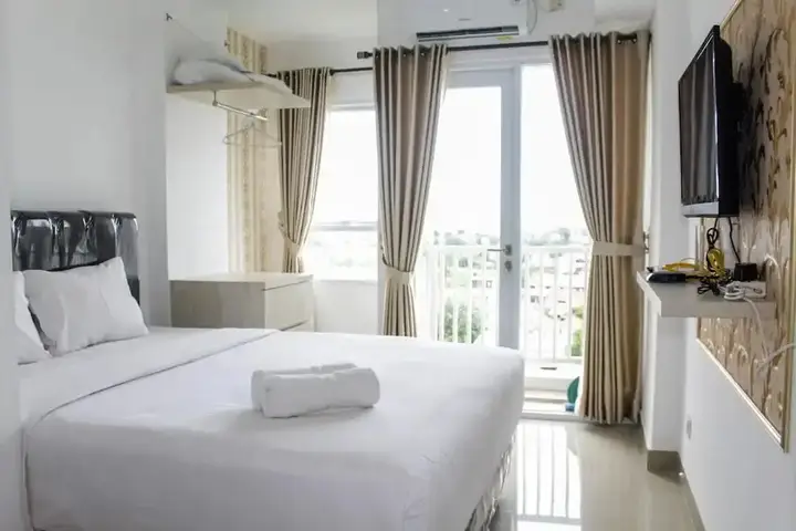 Minimalist Studio Apartment at Poris 88 with City View — фото 3