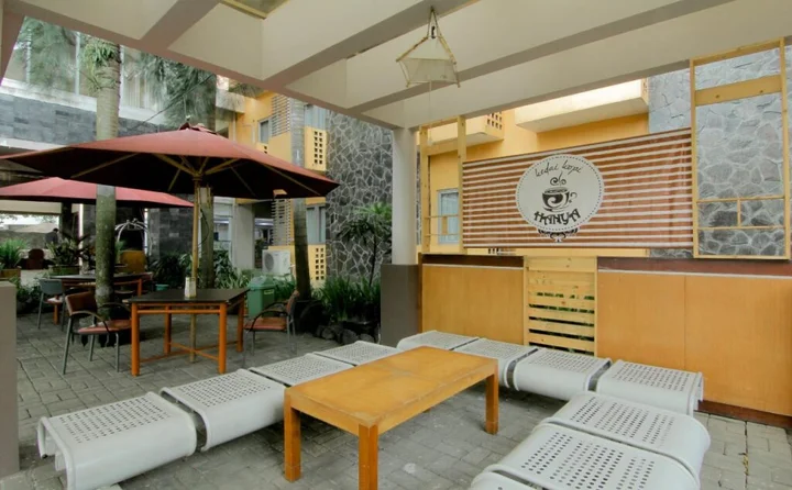 Депок: University Hotel Yogyakarta