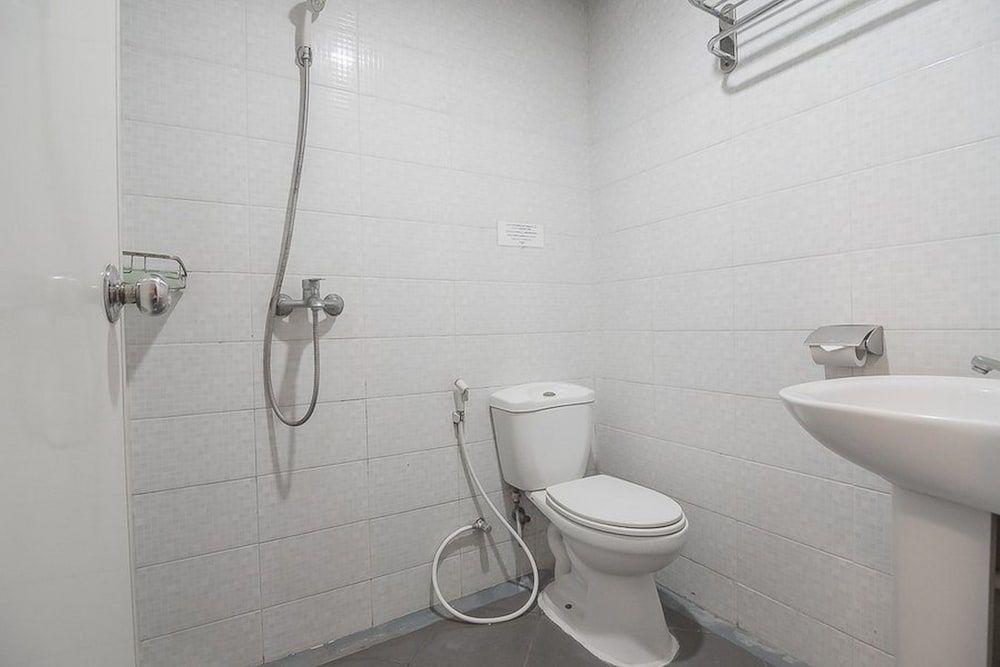 Семаранг: RedDoorz Plus near Undip Pleburan