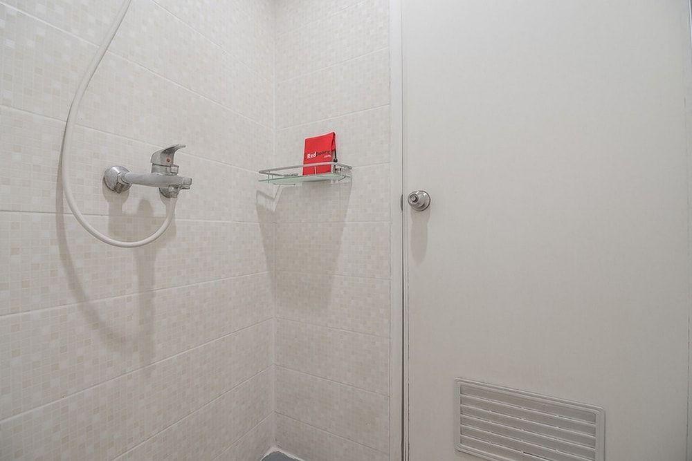 Семаранг: RedDoorz Plus near Undip Pleburan