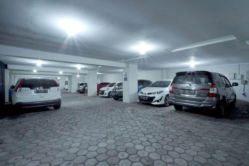 Семаранг: D'Paragon Bukit Sari