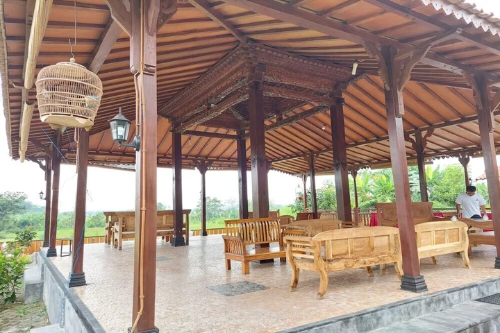 Батуретно: Mbok Niem Cafe and Cottage