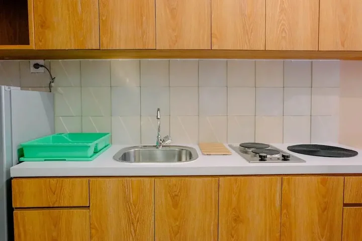 Legok: Warm Design Studio Apartment at Casa De Parco