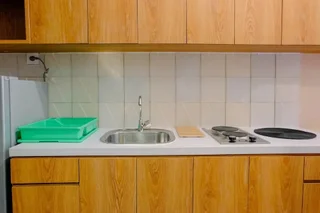 Legok: Warm Design Studio Apartment at Casa De Parco