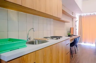 Legok: Warm Design Studio Apartment at Casa De Parco