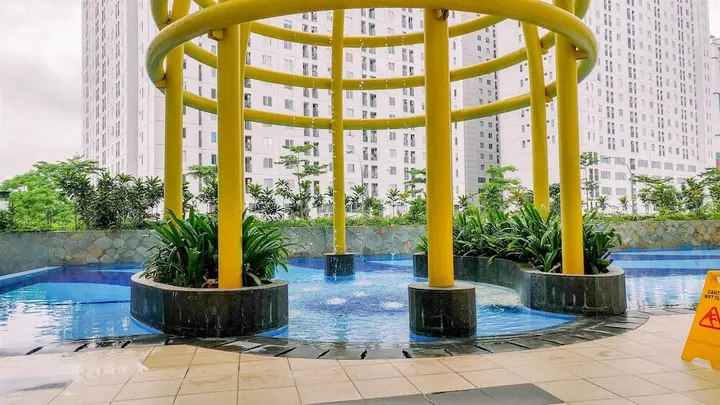 Джакарта: 2BR Fully Furnished Minimalist Bassura City Apartment