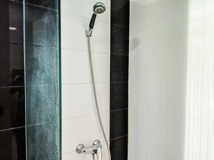 Сурабая: Studio Suite Room at The Square Apartment