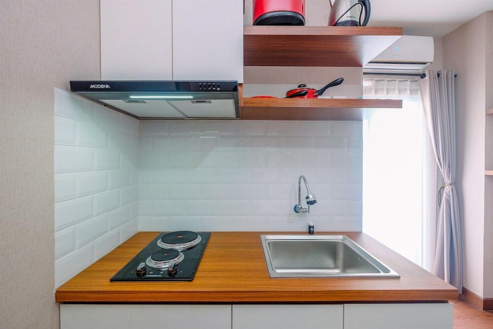 Депок: Comfort and Simply Studio Cinere Resort Apartment