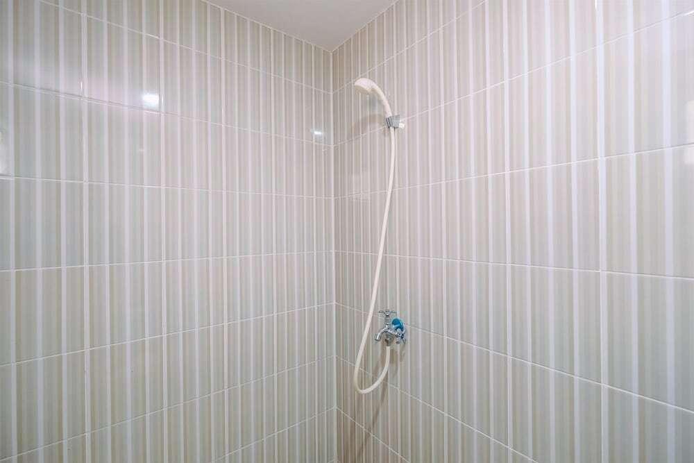 Депок: Comfort and Simply Studio Cinere Resort Apartment