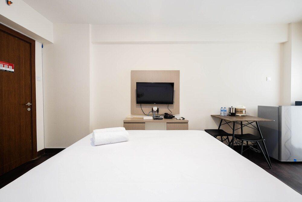 Депок: Cozy Living Studio Room At Cinere Resort Apartment