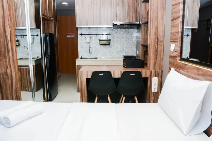 Депок: Comfort Studio At Evenciio Margonda Apartment