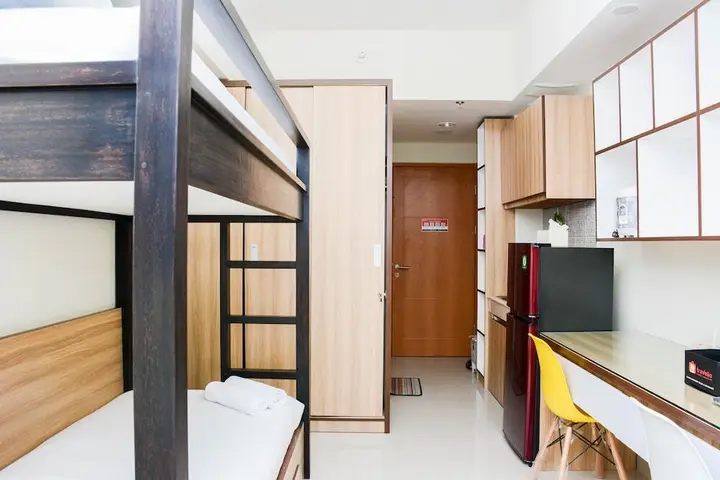 Cozy Studio with Single Bed at Evenciio Margonda Apartment — фото 3