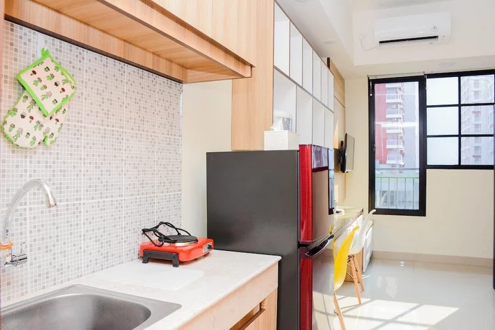 Депок: Cozy Studio with Single Bed at Evenciio Margonda Apartment