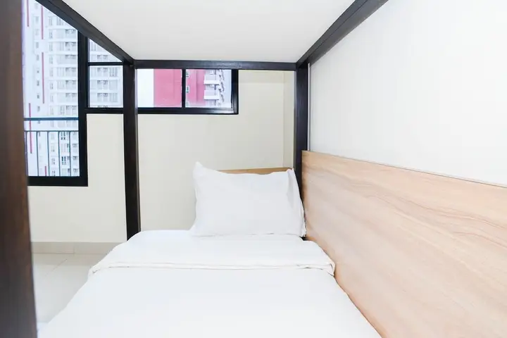 Cozy Studio with Single Bed at Evenciio Margonda Apartment — фото 5