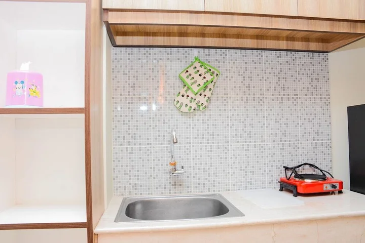 Депок: Cozy Studio with Single Bed at Evenciio Margonda Apartment