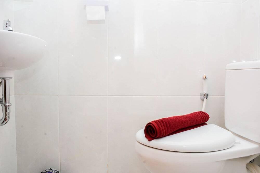 Депок: Cozy Studio with Single Bed at Evenciio Margonda Apartment