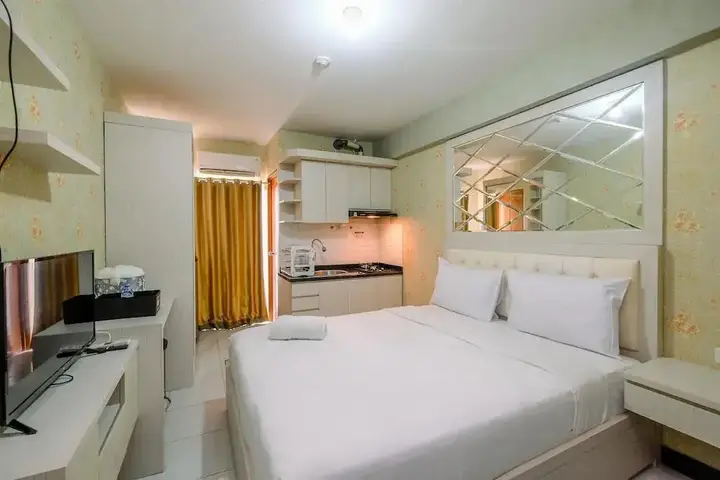 Relax And Homey Studio Room At Cinere Resort Apartment — фото 3