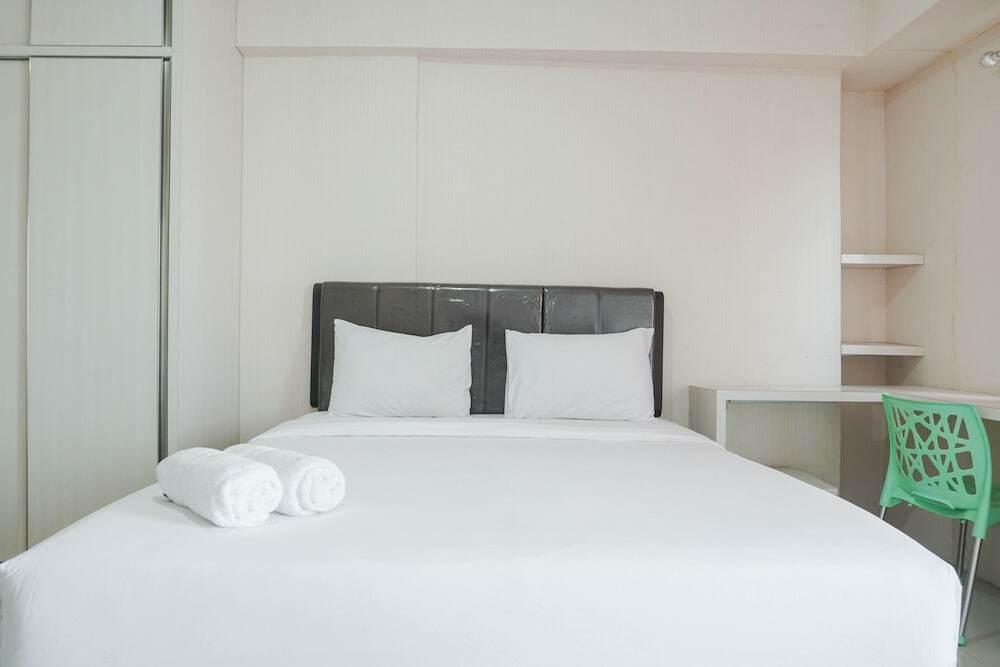 Депок: Cozy Studio At Park View Condominium Margonda Apartment