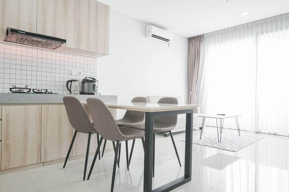 Тангеранг: Comfortable And High Floor 1Br Paddington Heights Apartment