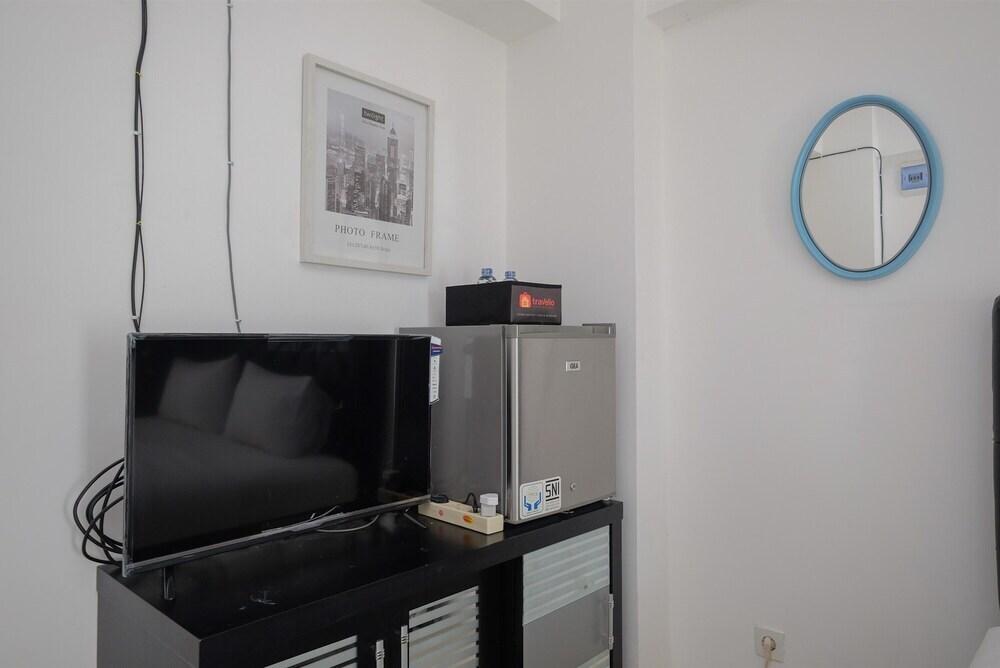 Джакарта: Comfort Living Bassura City Studio Apartment Near Mall