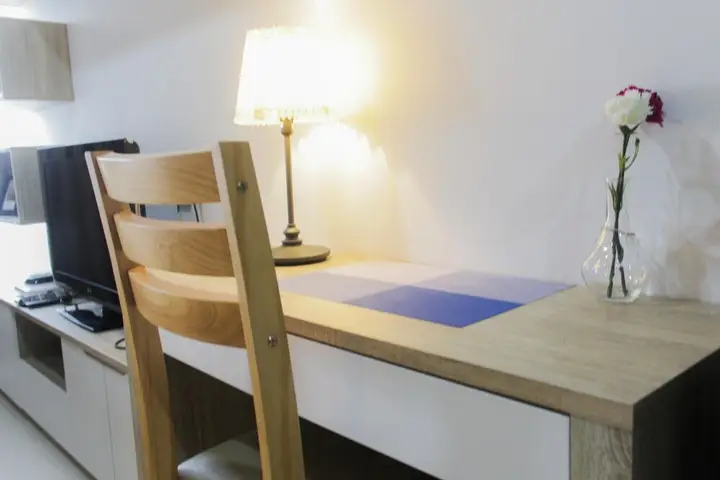 Bright Studio Apartment at Springwood Residence — фото 3