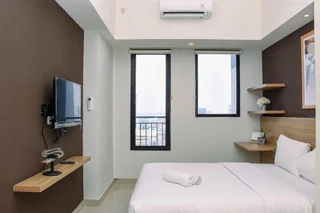 Депок: Comfy Studio Room at Evenciio Margonda Apartment