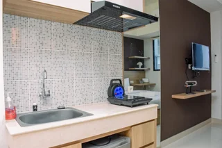 Депок: Comfy Studio Room at Evenciio Margonda Apartment