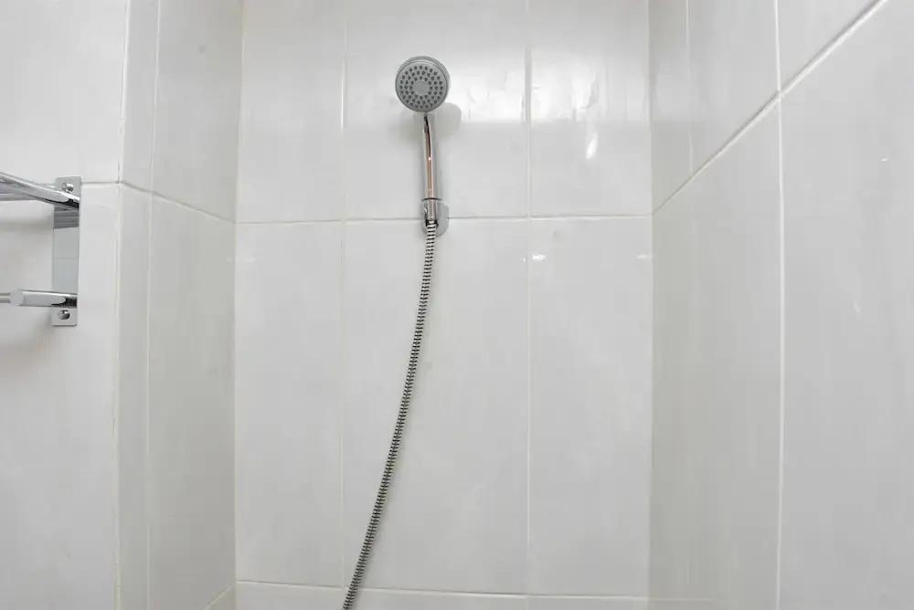 Депок: Comfy Studio Room at Evenciio Margonda Apartment