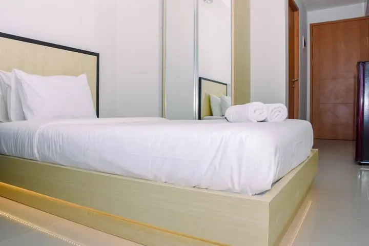 Elegant Studio with Single Bed at Evenciio Margonda Apartment — фото 4