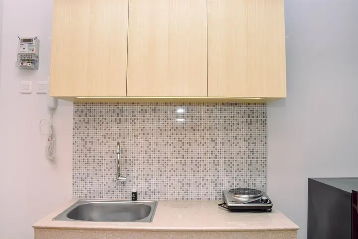 Депок: Elegant Studio with Single Bed at Evenciio Margonda Apartment