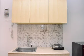 Депок: Elegant Studio with Single Bed at Evenciio Margonda Apartment