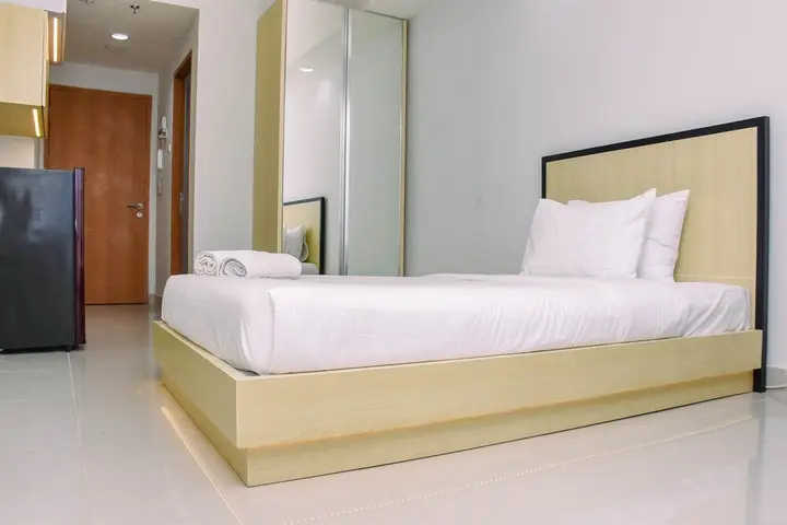 Cozy Studio with Single Bed at Evenciio Margonda Apartment — фото 5