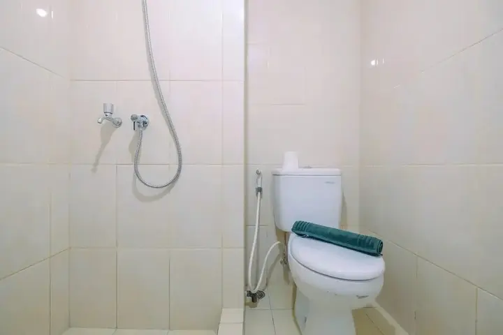 Бекаси: Functional and Minimalist Studio Apartment at Springlake Summarecon
