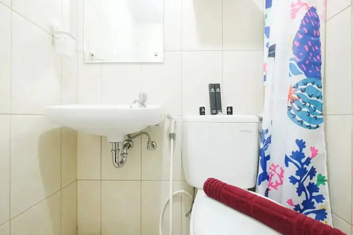 Бекаси: Modern and Bright 2BR Springlake Apartment