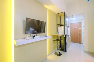Депок: Cozy Living Studio Room at Evenciio Margonda Apartment
