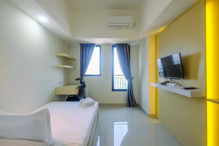 Депок: Cozy Living Studio Room at Evenciio Margonda Apartment