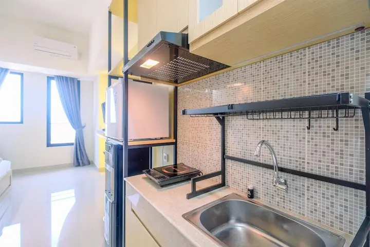 Депок: Cozy Living Studio Room at Evenciio Margonda Apartment