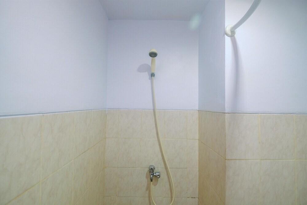 Депок: Warm and Cozy Studio Park View Condominium Apartment