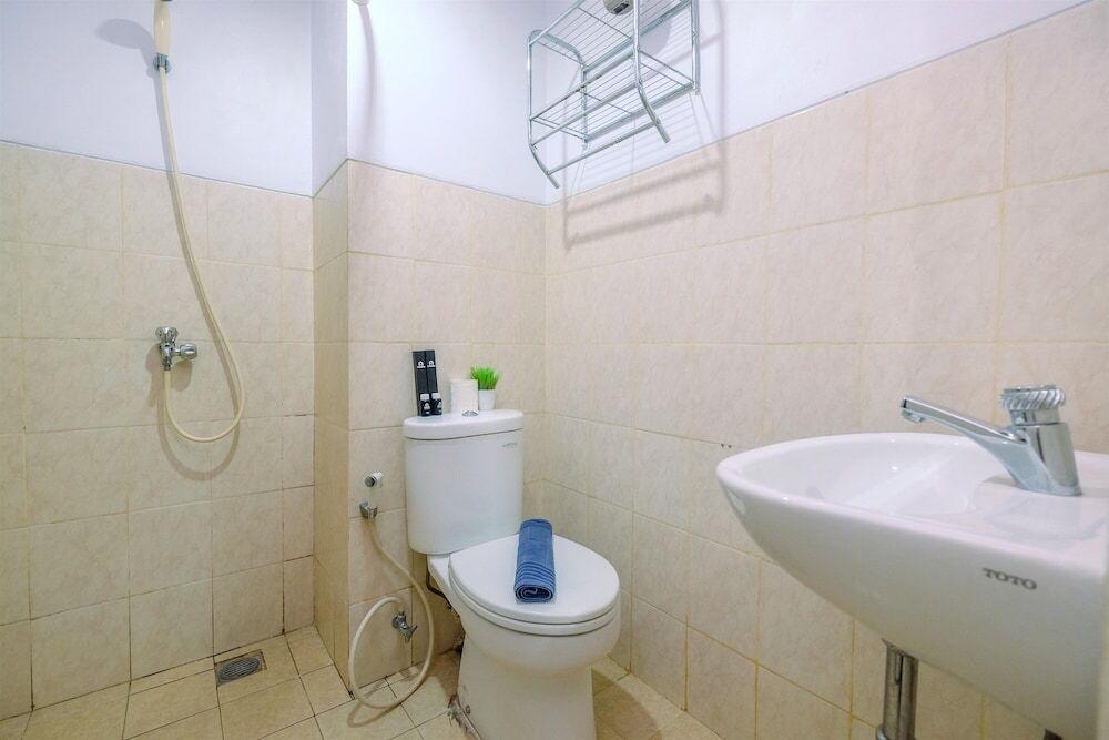 Депок: Warm and Cozy Studio Park View Condominium Apartment